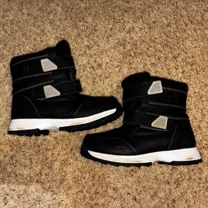 Wonder Nation Black Kids Snow Boots with Velcro Straps Size 3